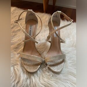 Steve Madden strappy gold glitter sandals. Size 7.